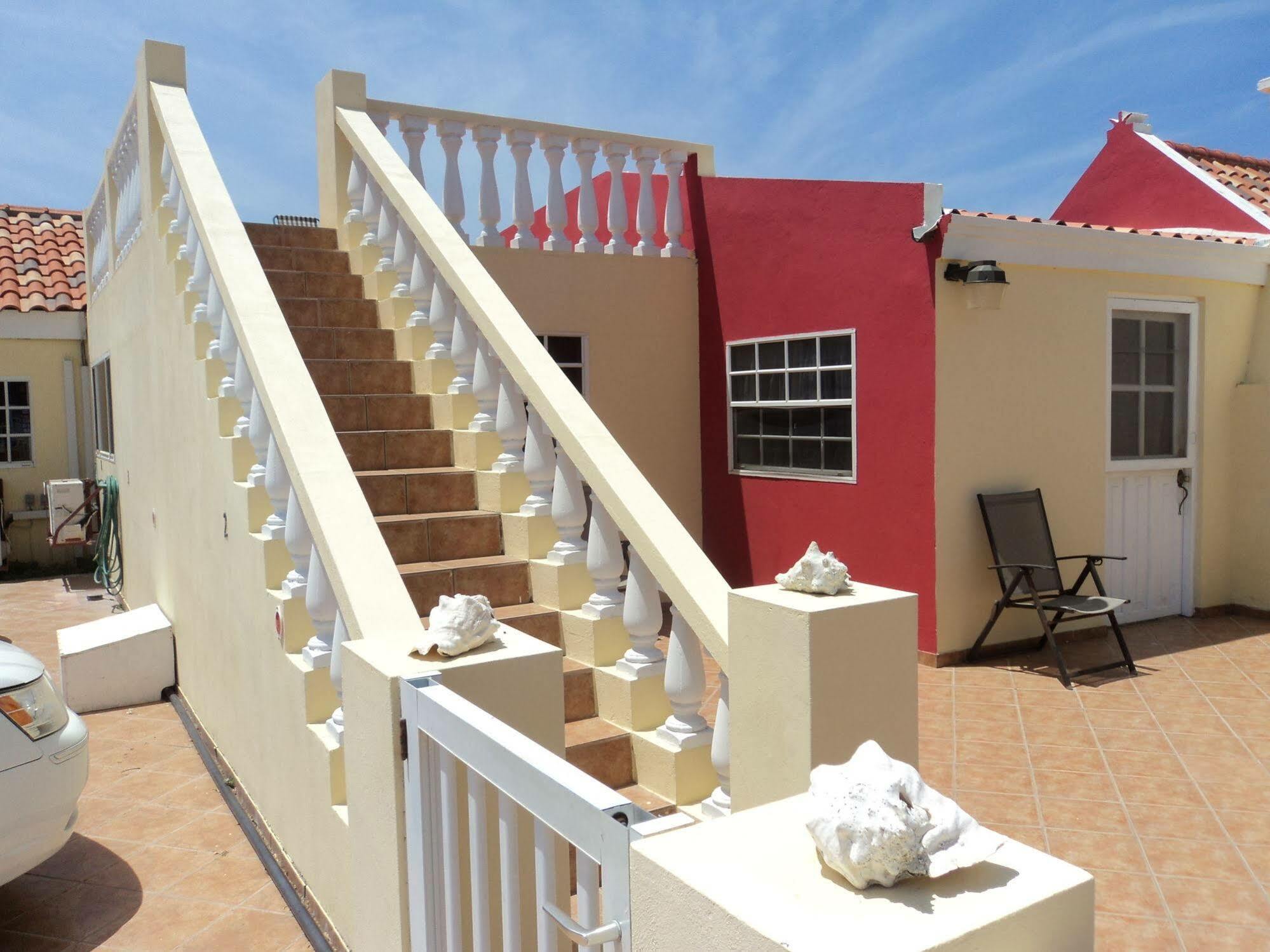 Aruba Cunucu Residence Palm Beach Bagian luar foto